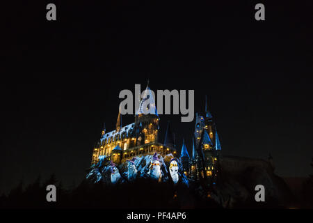 Osaka, Japan - 24.November 2017: Hogwarts schloss in der Zauberwelt von Harry Potter Zone in den Universal Studios Japan (USJ). Universal Studios Japan ist Stockfoto