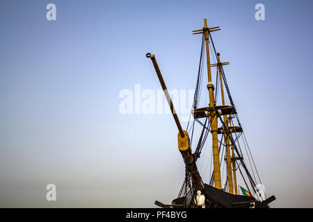 Portugiesische Fregatte Schiff gegen den blauen Himmel Stockfoto