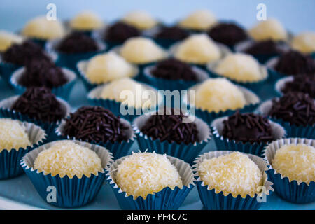 Brasilianische süße Schokolade Trüffel Praline brigadeiro Stockfoto