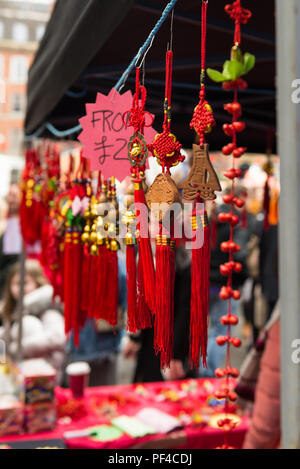 MANCHESTER, England - 18 FEBRARY, 2018: Chinesisches Neujahr 2018 Manchester feiern Parade, die Straßen voll mit fröhlichen Menschen Stockfoto