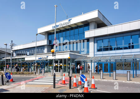 Haupteingang, London City Airport, Silvertown Borough von Newham, London, Greater London, England, Vereinigtes Königreich Stockfoto