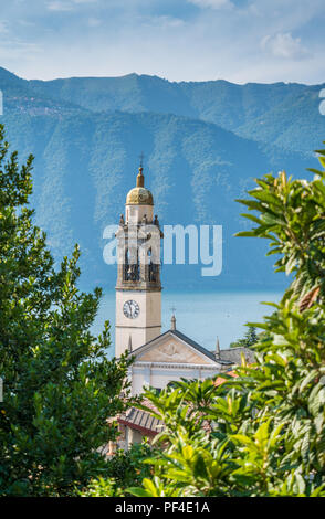 San Pietro e Paolo Kirche in Nesso, schönen Dorf am Comer See, Lombardei, Italien. Stockfoto