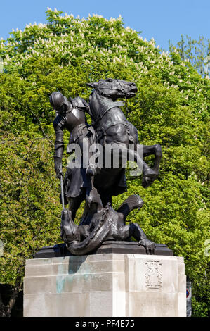 St. George und die Drachenstatue in London, England, Vereinigtes Königreich, Vereinigtes Königreich Stockfoto