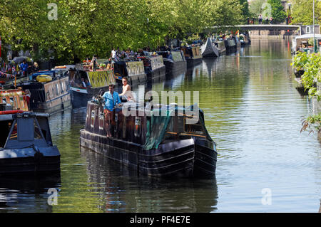 Narrowboats auf Klein-Venedig, London England Vereinigtes Königreich UK Stockfoto