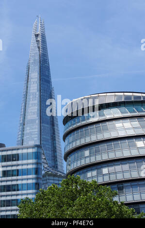 Der Shard Wolkenkratzer und dem Rathaus in London, England Vereinigtes Königreich Großbritannien Stockfoto