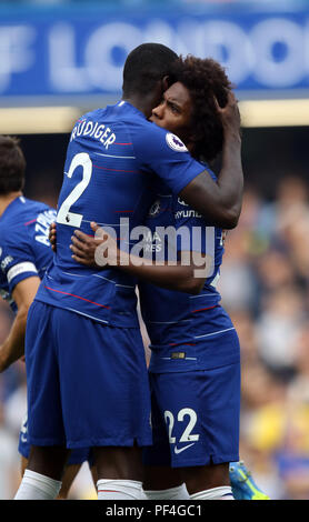 London, Großbritannien. 18 Aug, 2018. Antonio Rudiger (C) und William (C) an der Chelsea v Arsenal englische Premier League Spiel, an der Stamford Bridge, London, am 18. August 2018. ** Dieses BILD IST FÜR DIE REDAKTIONELLE VERWENDUNG ** Quelle: Paul Marriott/Alamy leben Nachrichten Stockfoto