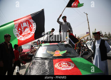 Kabul, Afghanistan. 19 Aug, 2018. Afghanen feiern Afghanischen Independence Day in Kabul, der Hauptstadt von Afghanistan, Afghanistan, Nov. 19, 2018. Afghanistan am Sonntag, den 99. Jahrestag seiner Unabhängigkeit vom britischen Empire Beruf inmitten einer sich verschlechternden Sicherheitslage. Credit: Rahmat Alizadah/Xinhua/Alamy leben Nachrichten Stockfoto