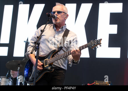 Henley-on-Thames, UK. 18 Aug, 2018. Nik Kershaw führt auf Zurückspulen Festival Süd - Tag eins - im Tempel der Insel suchen, Henley-on-Thames, Oxfordshire, Samstag, 18. August 2018 Foto von Keith Mayhew Credit: KEITH MAYHEW/Alamy leben Nachrichten Stockfoto