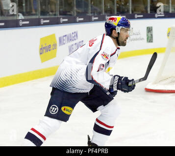 Garmisch-partenkirchen, Deutschland. 18. August 2018. Daryl Boyle (München), Eishockey, Vorbereitung Turnier Red Bulls Salute 2018 Sparta Prag vs Red Bull München. Olympia Eishalle, Garmisch-Patenkirchen, Germaany,. die Teams von Prag und München für den dritten Platz in diesem traditionellen Turnier Credit spielen: Wolfgang Fehrmann/ZUMA Draht/Alamy leben Nachrichten Stockfoto