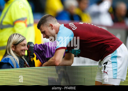 Burnley, Großbritannien. 19 Aug, 2018. Nur die redaktionelle Nutzung, eine Lizenz für die gewerbliche Nutzung erforderlich. Keine Verwendung in Wetten, Spiele oder einer einzelnen Verein/Liga/player Publikationen. Johann Gudmundsson von Burnley während der Premier League Match zwischen Burnley und Watford in Turf Moor am 19. August 2018 in Burnley, England. Credit: PHC Images/Alamy leben Nachrichten Stockfoto