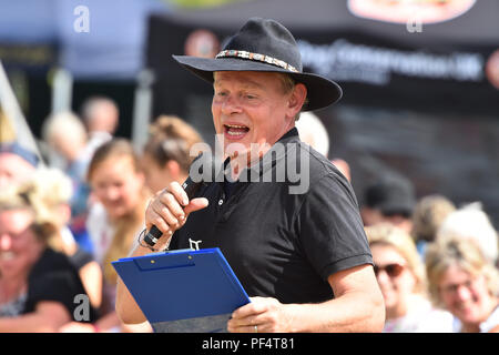 Beaminster, Dorset, Großbritannien. 19. August 2018. UK Wetter. Schauspieler Martin Clunes an Buckham Messe in Beaminster, Dorset. Foto: Graham Jagd-/Alamy leben Nachrichten Stockfoto