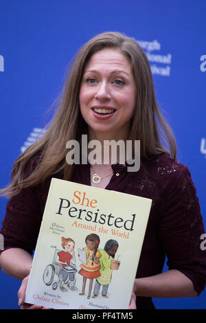 Edinburgh, Großbritannien. 19. August 2018. Chelsea Clinton, der amerikanischen Kinder Thema und Tochter von Bill Clinton und Hillary Clinton, einen Vortrag an der Edinburgh International Book Festival 2018 auf ihr Buch, das Sie beibehalten. Edinburgh, Schottland. Credit: Pauline Keightley/Alamy leben Nachrichten Stockfoto