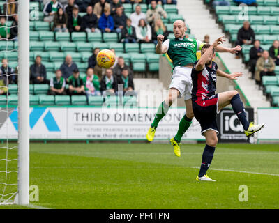 Ostern Road, Edinburgh, Großbritannien. 19 Aug, 2018. Scottish League Cup zweite Runde, Hibernian versus Ross County; David Gray von Hibernian Kerben die Equalizer für Hibs zu es 1-1 in der 15. Minute Credit: Aktion plus Sport/Alamy leben Nachrichten Stockfoto