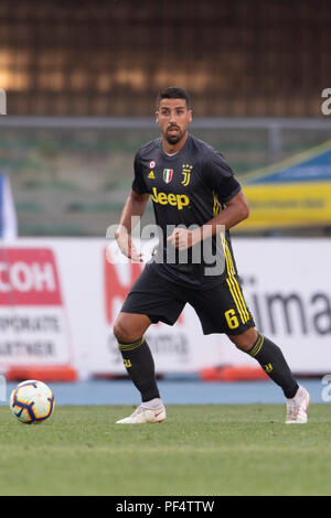 Verona, Italien. 18 Aug, 2018. Sami Khedira von Juventus Turin während Erie der Italienischen eine "Übereinstimmung zwischen Chievo Verona 2-3 Juventus im Stadio Marc Antonio Bentegodi am 18. August 2018 in Verona, Italien. (Foto von Maurizio Borsari/LBA) Quelle: Lba Co.Ltd./Alamy leben Nachrichten Stockfoto