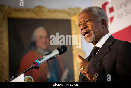 Langenburg, Deutschland. 8. Juni 2017. Kofi Annan, ehemaliger Generalsekretär der Vereinten Nationen, eine Rede auf dem Forum für Nachhaltigkeit in Langenburg Langenburg, Deutschland, 8. Juni 2017. Das Forum 2017 auf Schloss Langenburg lädt zum Diskutieren "Umwandlung von Megacities.' Quelle: Christoph Schmidt/dpa | Verwendung weltweit/dpa/Alamy leben Nachrichten Stockfoto