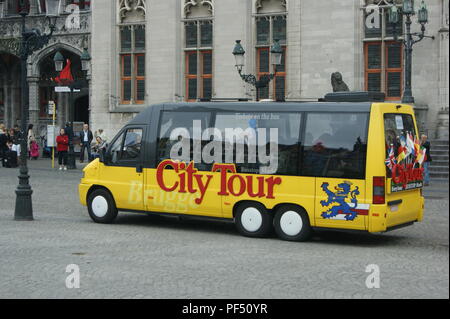 Brugge City Tour Trainer vor dem Rathaus, Brügge, Belgien Stockfoto