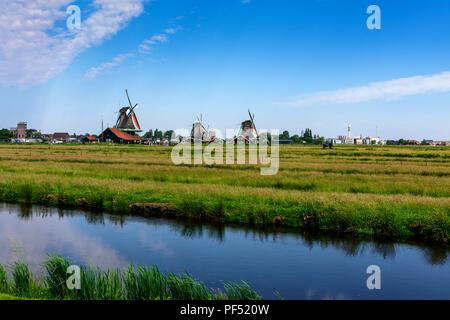 Windmühlen in De Zaanse Schans in der Nähe von Amsterdam in Holland Stockfoto
