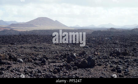 Schöne Mondlandschaft im Nationalpark Timanfaya auf Lanzarote Insel vulkanischen Ursprungs Stockfoto