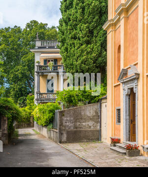 Malerische Anblick in Lenno, schönen Dorf mit Blick auf den Comer See, Lombardei, Italien. Stockfoto