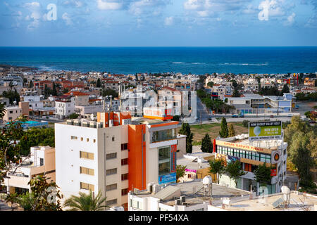 Pafos, Zypern - November 29, 2015 High point Blick nach Paphos Stadt und das Mittelmeer. Stockfoto