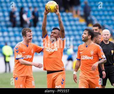 Förster Alfredo Morelos feiert mit den Matchball, nachdem er ein hat-Trick im Betfed Cup Achtelfinale im Rugby Park, Kilmarnock. Stockfoto