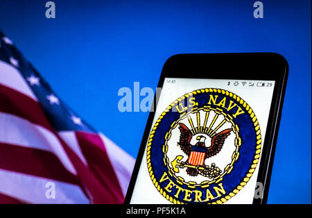 Kiew, Ukraine - August 19, 2018: Siegel der US Navy Veteran gesehen auf Smart Phone angezeigt. Stockfoto