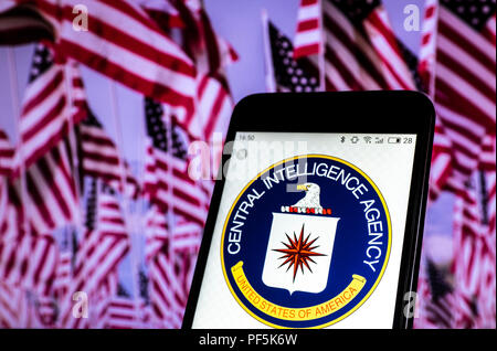 Kiew, Ukraine - August 19, 2018: Siegel der United States Central Intelligence Agency gesehen auf Smart Phone angezeigt. Stockfoto