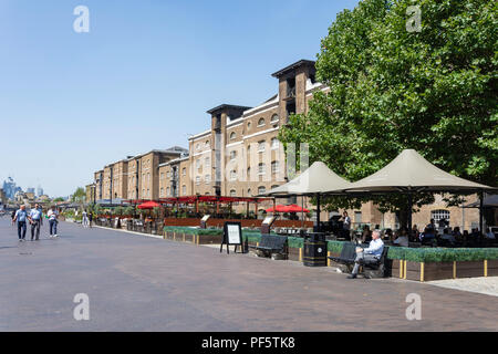 Aufkantung am Kai Restaurants, West India Quay, Canary Wharf, London Borough Tower Hamlets, Greater London, England, Vereinigtes Königreich Stockfoto