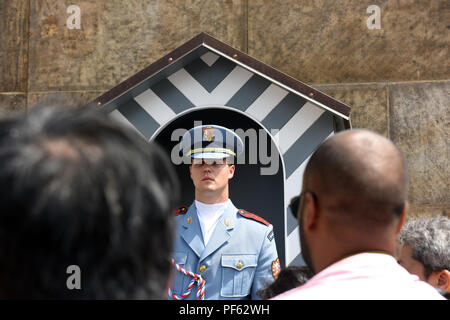 Wachwechsel Zeremonie auf der Prager Burg, in der Tschechischen Republik. Stockfoto