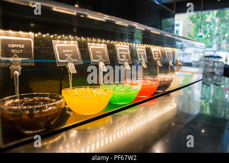 Bubbleology Bubble Tea shop auf Pembridge Road, Notting Hill Gate, London W11 Stockfoto