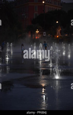 Water Park an der Promenade du Paillon auf dem Place Massena in Nizza, Frankreich Stockfoto