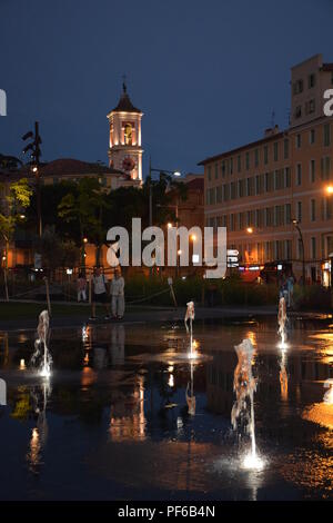 Water Park an der Promenade du Paillon auf dem Place Massena in Nizza, Frankreich Stockfoto