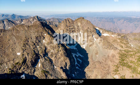 Luftaufnahme der sieben Teufel Bergkette mit Hells Canyon im Hintergrund Stockfoto