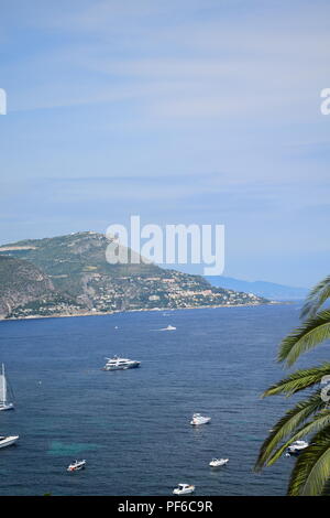 Blick auf Cap Ferrat und die umliegende Küste der Cote D'Azur und der französischen Riviera Stockfoto