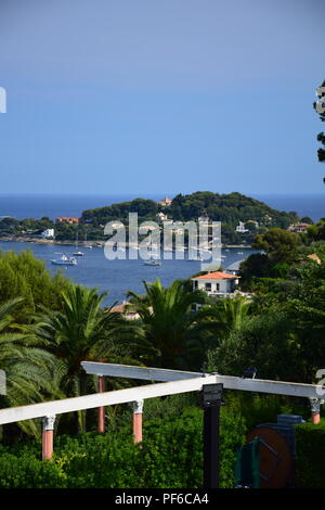 Blick auf Cap Ferrat und die umliegende Küste der Cote D'Azur und der französischen Riviera Stockfoto