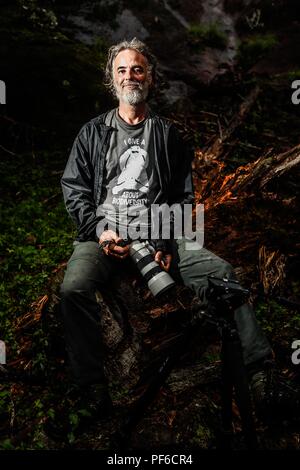 Retrato del fotografo y biologo Paul Hamilton. Porträt des Fotografen und Biologen Paul Hamilton. www.BiodiversityGroup.org Paul hält einen Master in Biologie an der Universität von Kalifornien, Riverside, und einen Doktortitel in Biologie von der Arizona State University und hat Feldstudien in evolutionären, Verhaltens- und Erhaltung Ökologie sowohl in den Tropen und Wüste Südwesten durchgeführt. Er hat auch umfangreiche Erfahrung in der Fotografie und Web Design, entwickelt und pflegt die zwei organisatorische Websites. Wie eine frühere Mitglied der Fakultät an der Arizona State University Associate Stockfoto