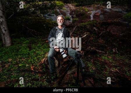 Retrato del fotografo y biologo Paul Hamilton. Porträt des Fotografen und Biologen Paul Hamilton. www.BiodiversityGroup.org Paul hält einen Master in Biologie an der Universität von Kalifornien, Riverside, und einen Doktortitel in Biologie von der Arizona State University und hat Feldstudien in evolutionären, Verhaltens- und Erhaltung Ökologie sowohl in den Tropen und Wüste Südwesten durchgeführt. Er hat auch umfangreiche Erfahrung in der Fotografie und Web Design, entwickelt und pflegt die zwei organisatorische Websites. Wie eine frühere Mitglied der Fakultät an der Arizona State University Associate Stockfoto