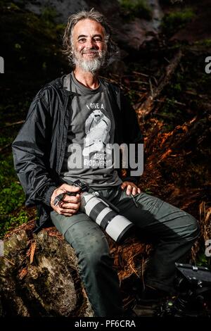 Retrato del fotografo y biologo Paul Hamilton. Porträt des Fotografen und Biologen Paul Hamilton. www.BiodiversityGroup.org Paul hält einen Master in Biologie an der Universität von Kalifornien, Riverside, und einen Doktortitel in Biologie von der Arizona State University und hat Feldstudien in evolutionären, Verhaltens- und Erhaltung Ökologie sowohl in den Tropen und Wüste Südwesten durchgeführt. Er hat auch umfangreiche Erfahrung in der Fotografie und Web Design, entwickelt und pflegt die zwei organisatorische Websites. Wie eine frühere Mitglied der Fakultät an der Arizona State University Associate Stockfoto