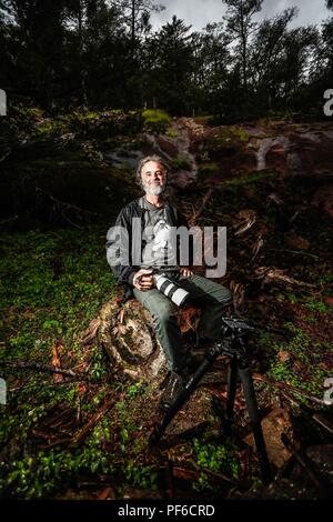 Retrato del fotografo y biologo Paul Hamilton. Porträt des Fotografen und Biologen Paul Hamilton. www.BiodiversityGroup.org Paul hält einen Master in Biologie an der Universität von Kalifornien, Riverside, und einen Doktortitel in Biologie von der Arizona State University und hat Feldstudien in evolutionären, Verhaltens- und Erhaltung Ökologie sowohl in den Tropen und Wüste Südwesten durchgeführt. Er hat auch umfangreiche Erfahrung in der Fotografie und Web Design, entwickelt und pflegt die zwei organisatorische Websites. Wie eine frühere Mitglied der Fakultät an der Arizona State University Associate Stockfoto