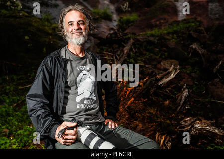 Retrato del fotografo y biologo Paul Hamilton. Porträt des Fotografen und Biologen Paul Hamilton. www.BiodiversityGroup.org Paul hält einen Master in Biologie an der Universität von Kalifornien, Riverside, und einen Doktortitel in Biologie von der Arizona State University und hat Feldstudien in evolutionären, Verhaltens- und Erhaltung Ökologie sowohl in den Tropen und Wüste Südwesten durchgeführt. Er hat auch umfangreiche Erfahrung in der Fotografie und Web Design, entwickelt und pflegt die zwei organisatorische Websites. Wie eine frühere Mitglied der Fakultät an der Arizona State University Associate Stockfoto