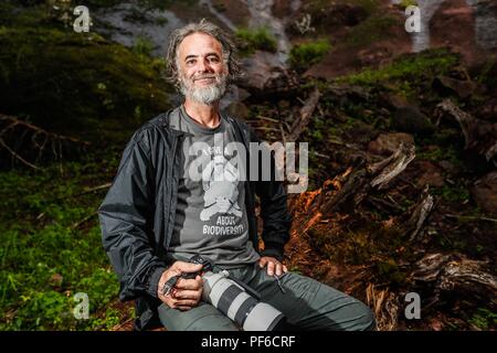 Retrato del fotografo y biologo Paul Hamilton. Porträt des Fotografen und Biologen Paul Hamilton. www.BiodiversityGroup.org Paul hält einen Master in Biologie an der Universität von Kalifornien, Riverside, und einen Doktortitel in Biologie von der Arizona State University und hat Feldstudien in evolutionären, Verhaltens- und Erhaltung Ökologie sowohl in den Tropen und Wüste Südwesten durchgeführt. Er hat auch umfangreiche Erfahrung in der Fotografie und Web Design, entwickelt und pflegt die zwei organisatorische Websites. Wie eine frühere Mitglied der Fakultät an der Arizona State University Associate Stockfoto