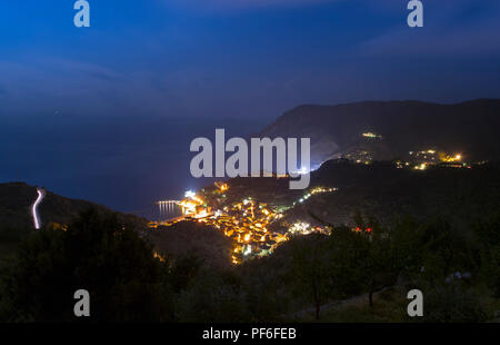 Monterosso Fischerdorf in der Nacht. Cinque Terre, Italien Stockfoto