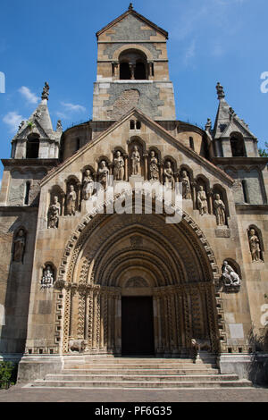 Budapest, Ungarn. 14. August 2018. Ein Detail des Äußeren der Kapelle von Jak in die Burg von Vajdahunyad im Városliget (City Park). Stockfoto