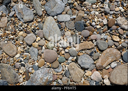 Steine oder Kies auf einer South Devon beach England Großbritannien Stockfoto