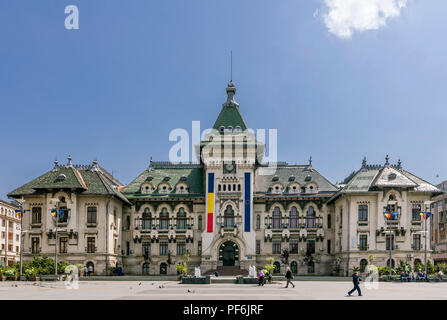 Die Fassade des Verwaltungspalastes von Craiova (heute Dolj Präfektur und Kreisrat), ein imposantes historisches Denkmal in Craiova, Rumänien Stockfoto