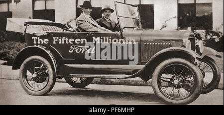Die 15-millionste Ford Motor Car, 1927. Einen neuen Zweisitzer Modell auf dem Markt war im gleichen Jahr zu einem Preis von 145 Pfund ins Leben gerufen. Von diesen enormen Jahre, veröffentlicht 1938. Stockfoto