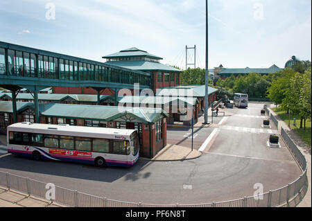 Die Sheffield Meadowhall Interchange ist der Knotenpunkt für Sheffield Verkehr, Busse und Bahn. Stockfoto