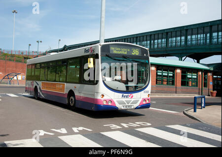 Die Sheffield Meadowhall Interchange ist der Knotenpunkt für Sheffield Verkehr, Busse und Bahn. Stockfoto