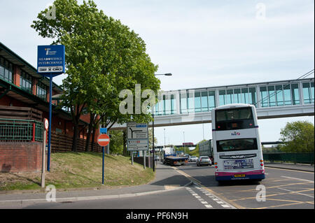 Die Sheffield Meadowhall Interchange ist der Knotenpunkt für Sheffield Verkehr, Busse und Bahn. Stockfoto