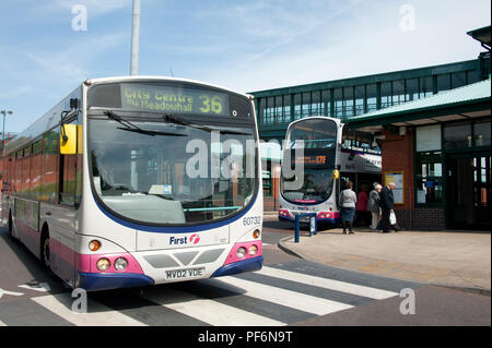 Die Sheffield Meadowhall Interchange ist der Knotenpunkt für Sheffield Verkehr, Busse und Bahn. Stockfoto